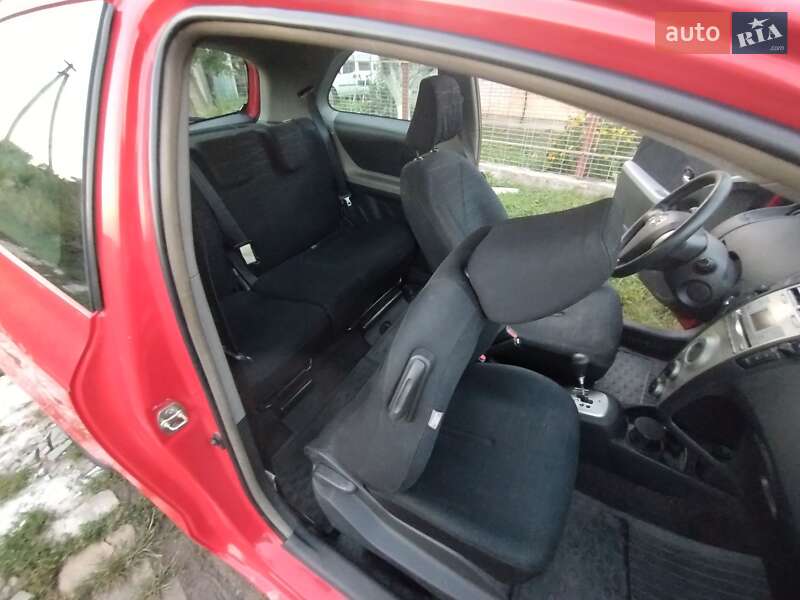 Хэтчбек Toyota Yaris 2006 в Киеве