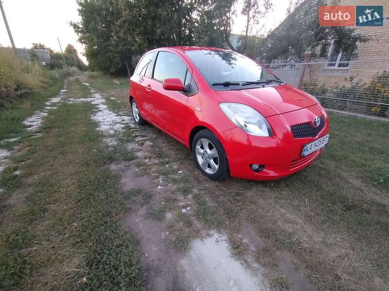 Хэтчбек Toyota Yaris 2006 в Киеве