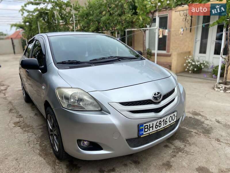 Седан Toyota Yaris 2006 в Измаиле фото Седан Toyota Yaris 2006 в Измаиле
