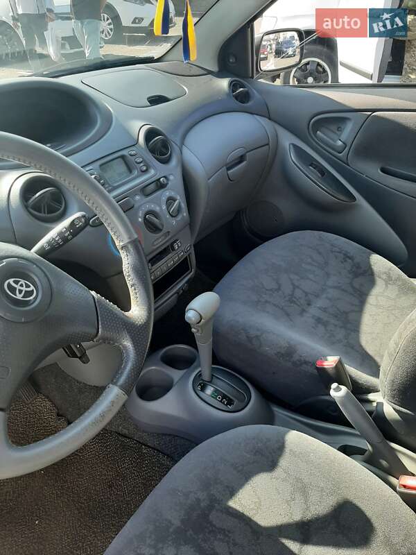 Хетчбек Toyota Yaris 2001 в Черкасах