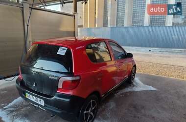 Хэтчбек Toyota Yaris 1999 в 