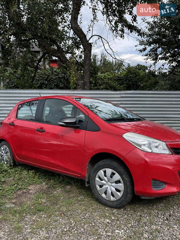 Хэтчбек Toyota Yaris 2012 в Тересве