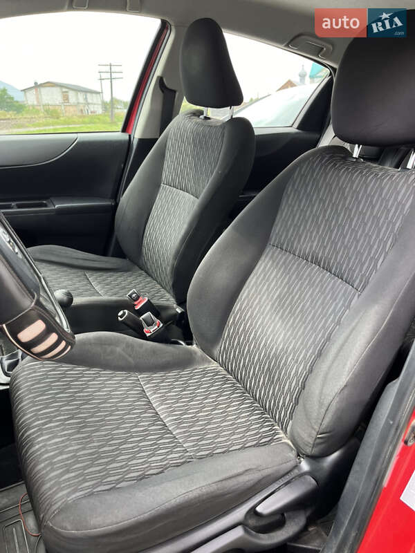 Хэтчбек Toyota Yaris 2012 в Тересве