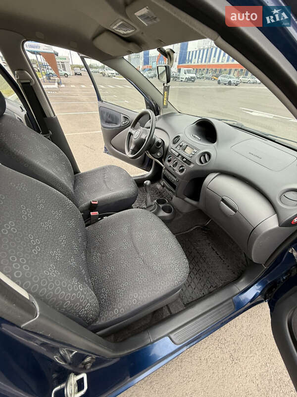 Хетчбек Toyota Yaris 2004 в Луцьку