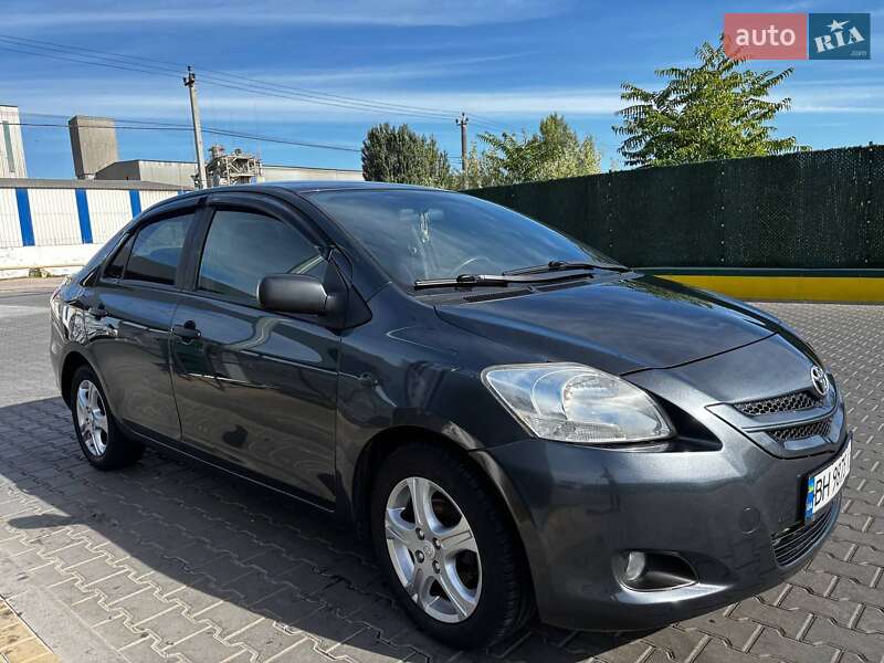Седан Toyota Yaris 2006 в Одессе