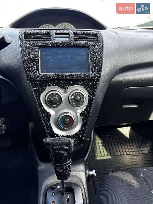 Седан Toyota Yaris 2006 в Одессе