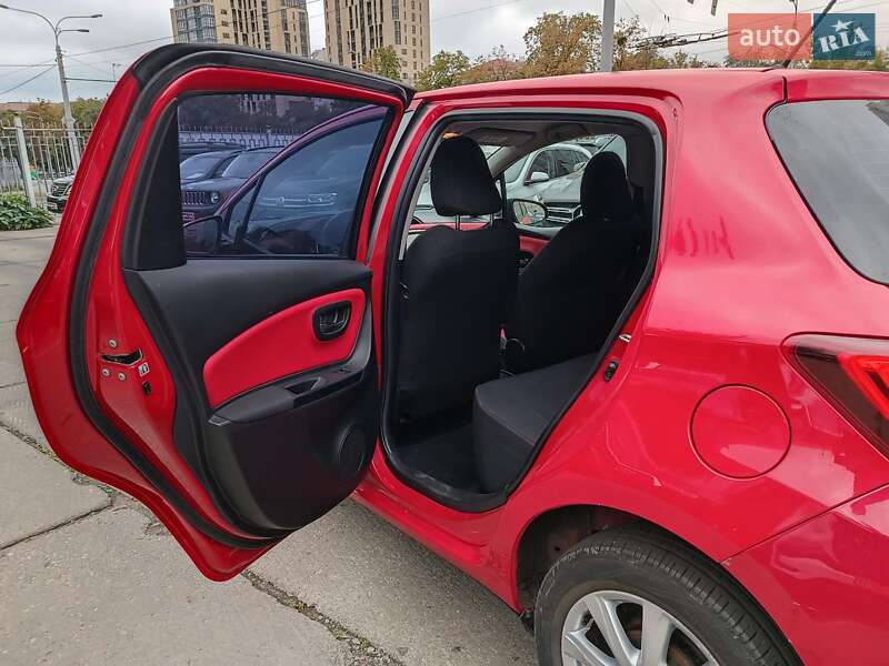 Хэтчбек Toyota Yaris 2015 в Харькове