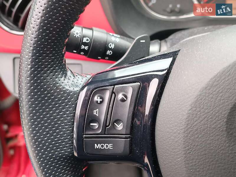 Хэтчбек Toyota Yaris 2015 в Харькове