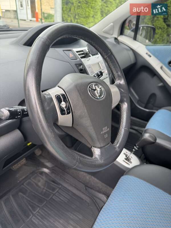 Хетчбек Toyota Yaris 2006 в Києві