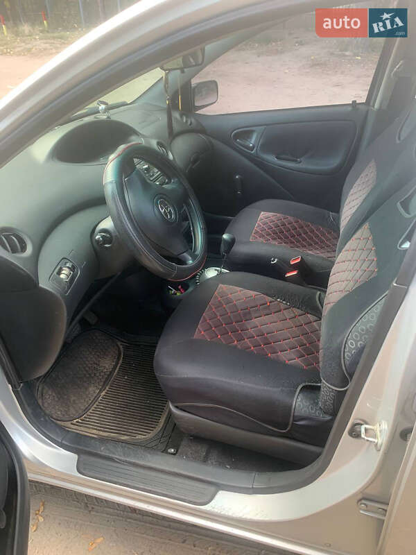 Хэтчбек Toyota Yaris 2004 в Днепре фото 4 Хэтчбек Toyota Yaris 2004 в Днепре