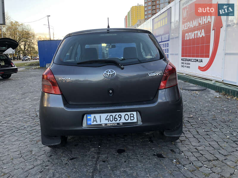 Хетчбек Toyota Yaris 2008 в Києві