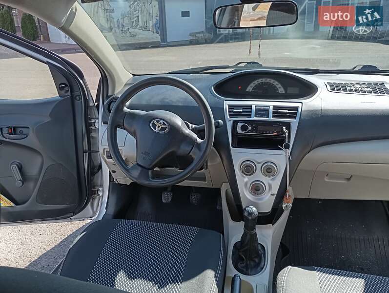 Седан Toyota Yaris 2007 в Одесі