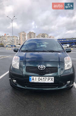 Хэтчбек Toyota Yaris 2006 в 