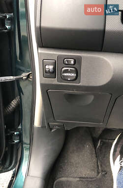 Хэтчбек Toyota Yaris 2006 в 