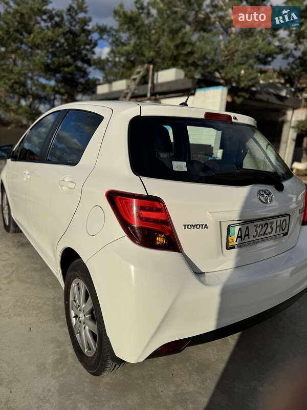 Хэтчбек Toyota Yaris 2015 в Киеве фото 5 Хэтчбек Toyota Yaris 2015 в Киеве