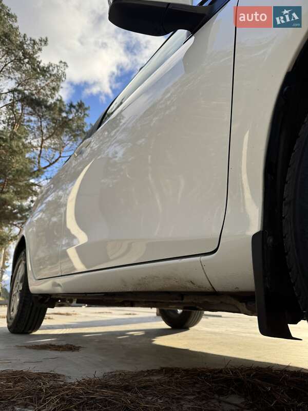 Хэтчбек Toyota Yaris 2015 в Киеве фото 9 Хэтчбек Toyota Yaris 2015 в Киеве