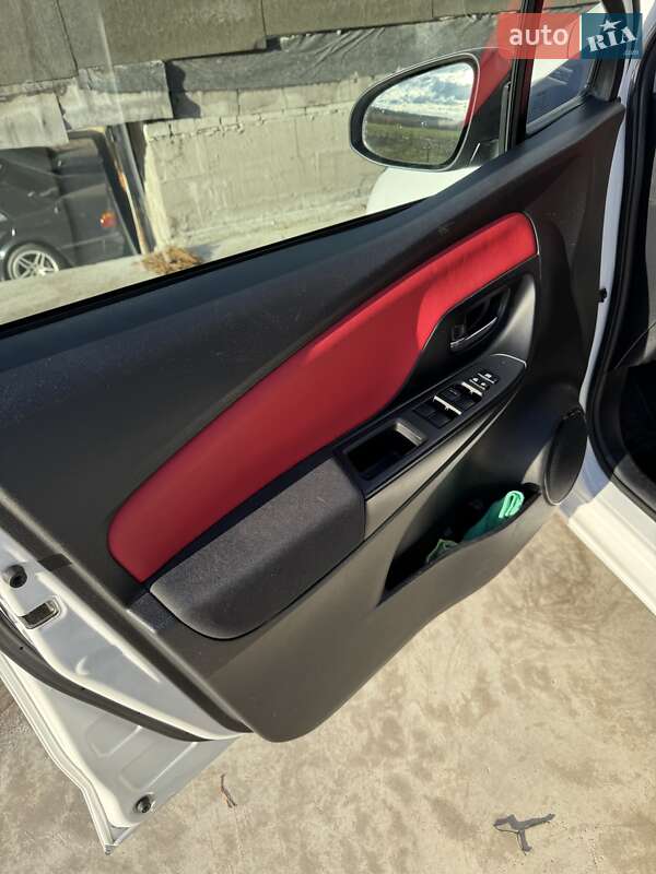 Хэтчбек Toyota Yaris 2015 в Киеве фото 19 Хэтчбек Toyota Yaris 2015 в Киеве