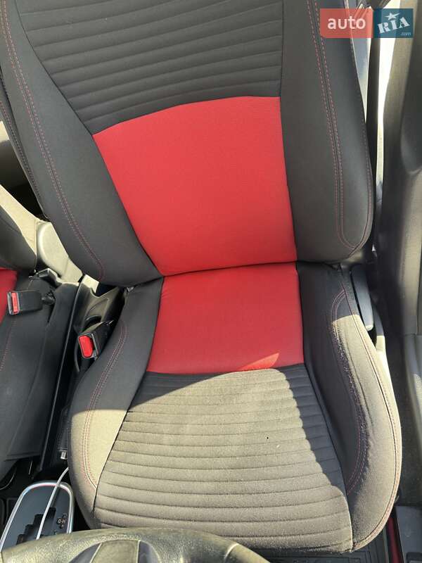 Хэтчбек Toyota Yaris 2015 в Киеве фото 20 Хэтчбек Toyota Yaris 2015 в Киеве