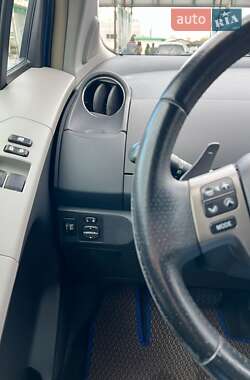 Хэтчбек Toyota Yaris 2011 в 