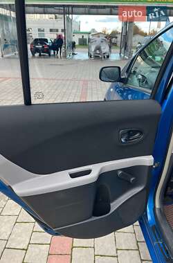 Хэтчбек Toyota Yaris 2011 в 