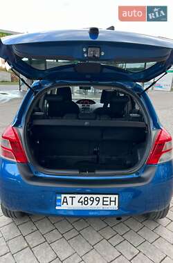 Хэтчбек Toyota Yaris 2011 в 