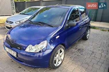Хэтчбек Toyota Yaris 1999 в 