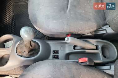 Хэтчбек Toyota Yaris 1999 в 