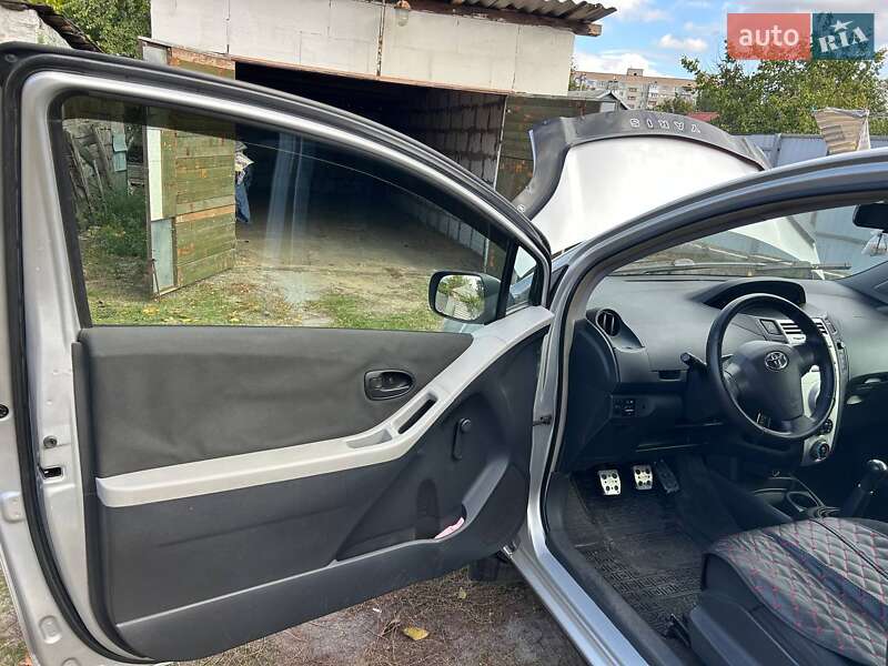 Хетчбек Toyota Yaris 2006 в Новомосковську фото 14 Хетчбек Toyota Yaris 2006 в Новомосковську