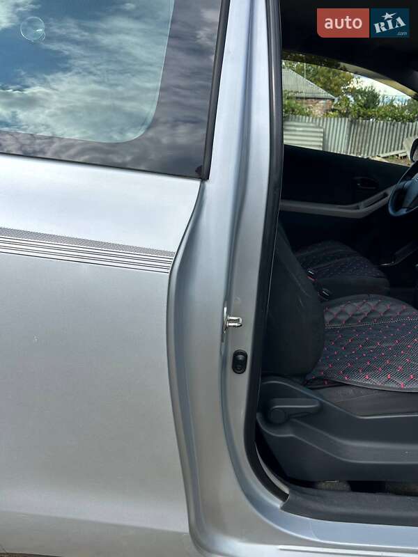 Хетчбек Toyota Yaris 2006 в Новомосковську фото 12 Хетчбек Toyota Yaris 2006 в Новомосковську