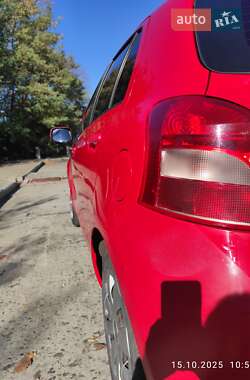 Хэтчбек Toyota Yaris 2007 в 