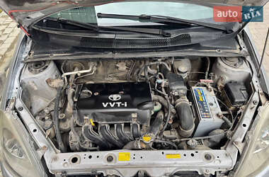 Хэтчбек Toyota Yaris 2000 в  фото 14 Хэтчбек Toyota Yaris 2000 в