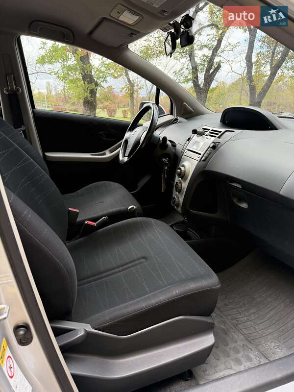 Хэтчбек Toyota Yaris 2006 в Николаеве