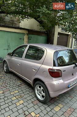 Хетчбек Toyota Yaris 2001 в 