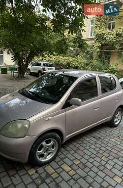 Хетчбек Toyota Yaris 2001 в 