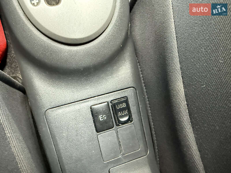Хэтчбек Toyota Yaris 2006 в Львове