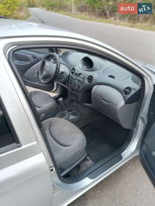 Хетчбек Toyota Yaris 2000 в Одесі