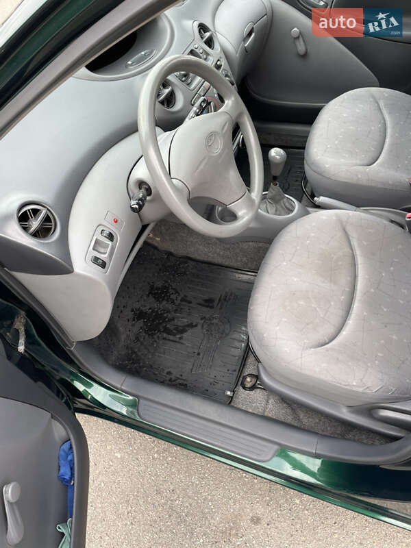 Хетчбек Toyota Yaris 1999 в Запоріжжі