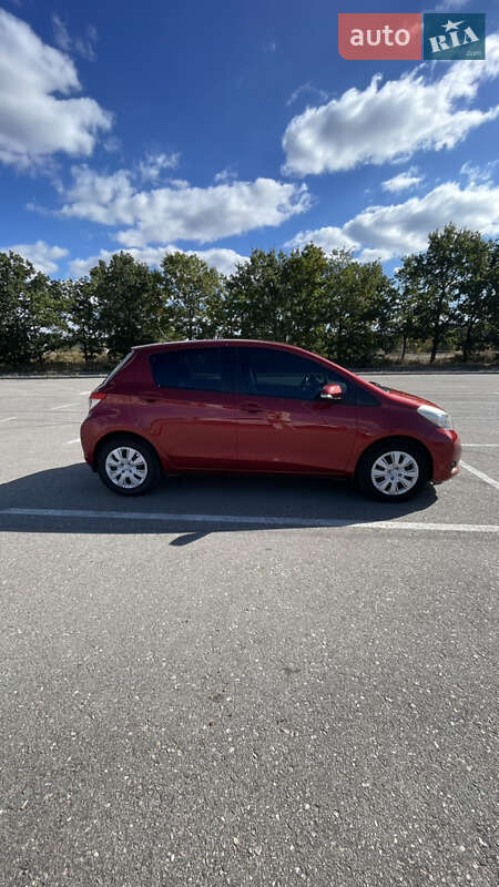 Хетчбек Toyota Yaris 2012 в Кропивницькому