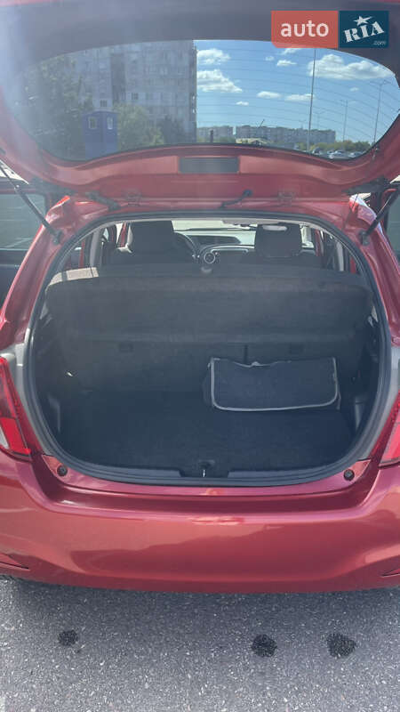 Хетчбек Toyota Yaris 2012 в Кропивницькому