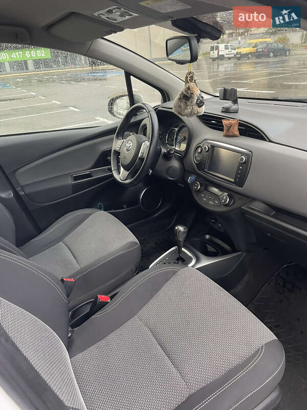 Хэтчбек Toyota Yaris 2015 в Киеве фото 8 Хэтчбек Toyota Yaris 2015 в Киеве