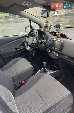 Хетчбек Toyota Yaris 2015 в  фото 8 Хетчбек Toyota Yaris 2015 в