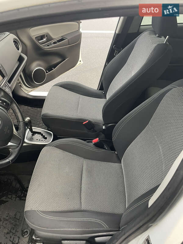 Хэтчбек Toyota Yaris 2015 в Киеве фото 12 Хэтчбек Toyota Yaris 2015 в Киеве