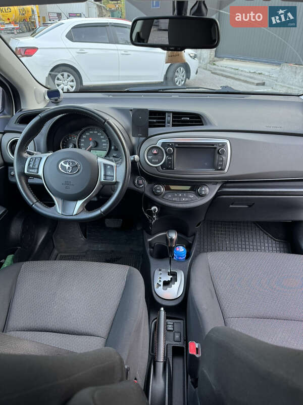 Хетчбек Toyota Yaris 2012 в Києві