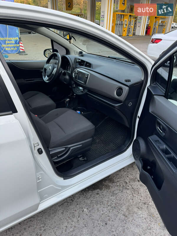 Хетчбек Toyota Yaris 2012 в Києві
