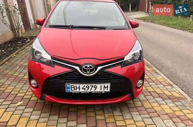 Хэтчбек Toyota Yaris 2015 в 