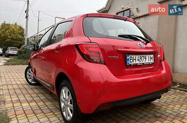 Хэтчбек Toyota Yaris 2015 в 