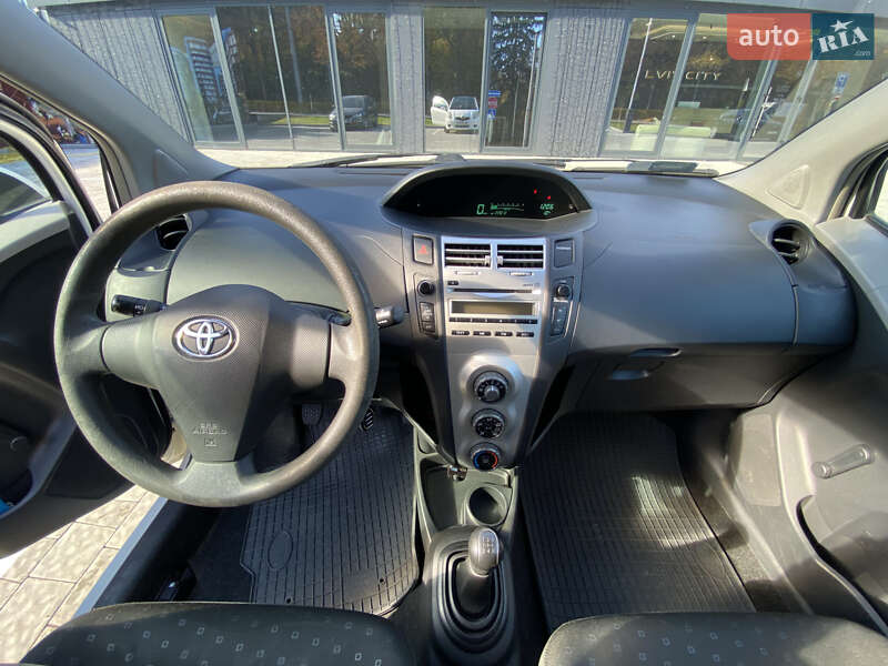 Хетчбек Toyota Yaris 2008 в Львові