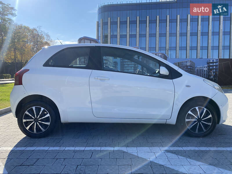Хетчбек Toyota Yaris 2008 в Львові