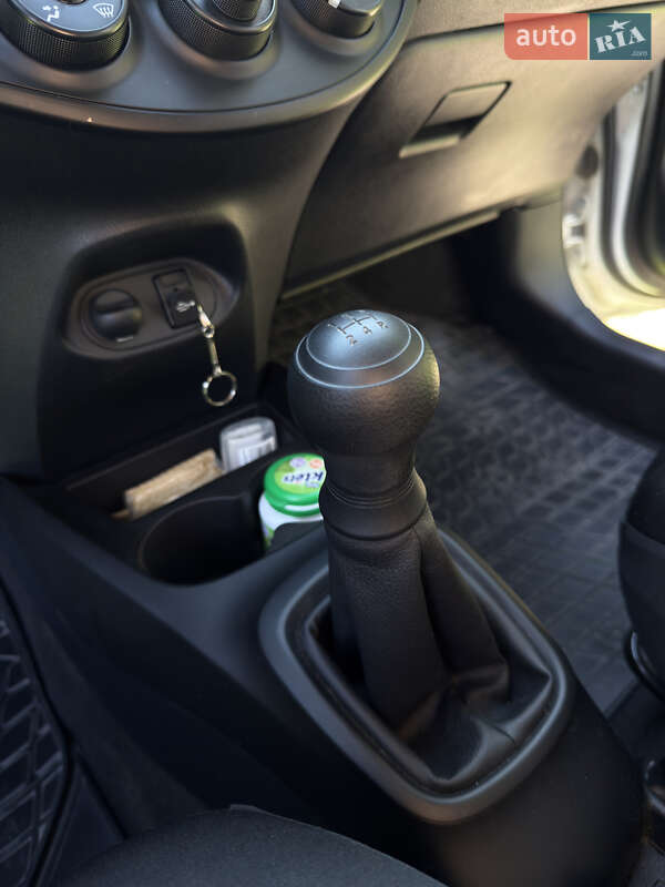 Хетчбек Toyota Yaris 2016 в Збаражі