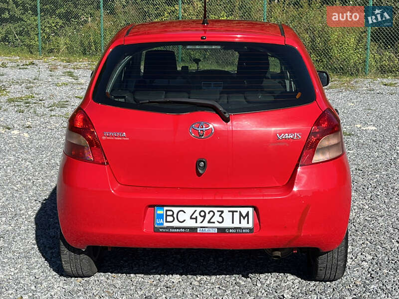 Седан Toyota Yaris 2007 в Львове
